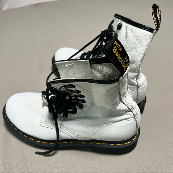 Dr. Martens 1460 White Leather Lace-Up Combat Boots • Women’s 8 (EU 39) - Picture 4 of 15
